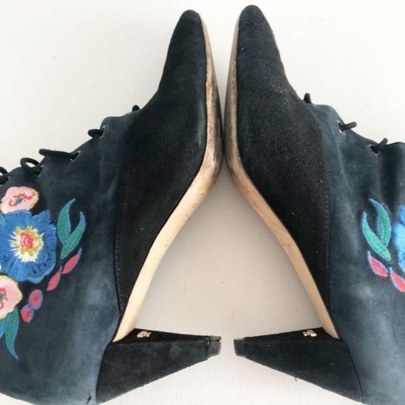 Tory Burch Cassidy Black and Blue Suede Floral Embroidered Lace Up Booties 8.5 - Picture 11 of 16